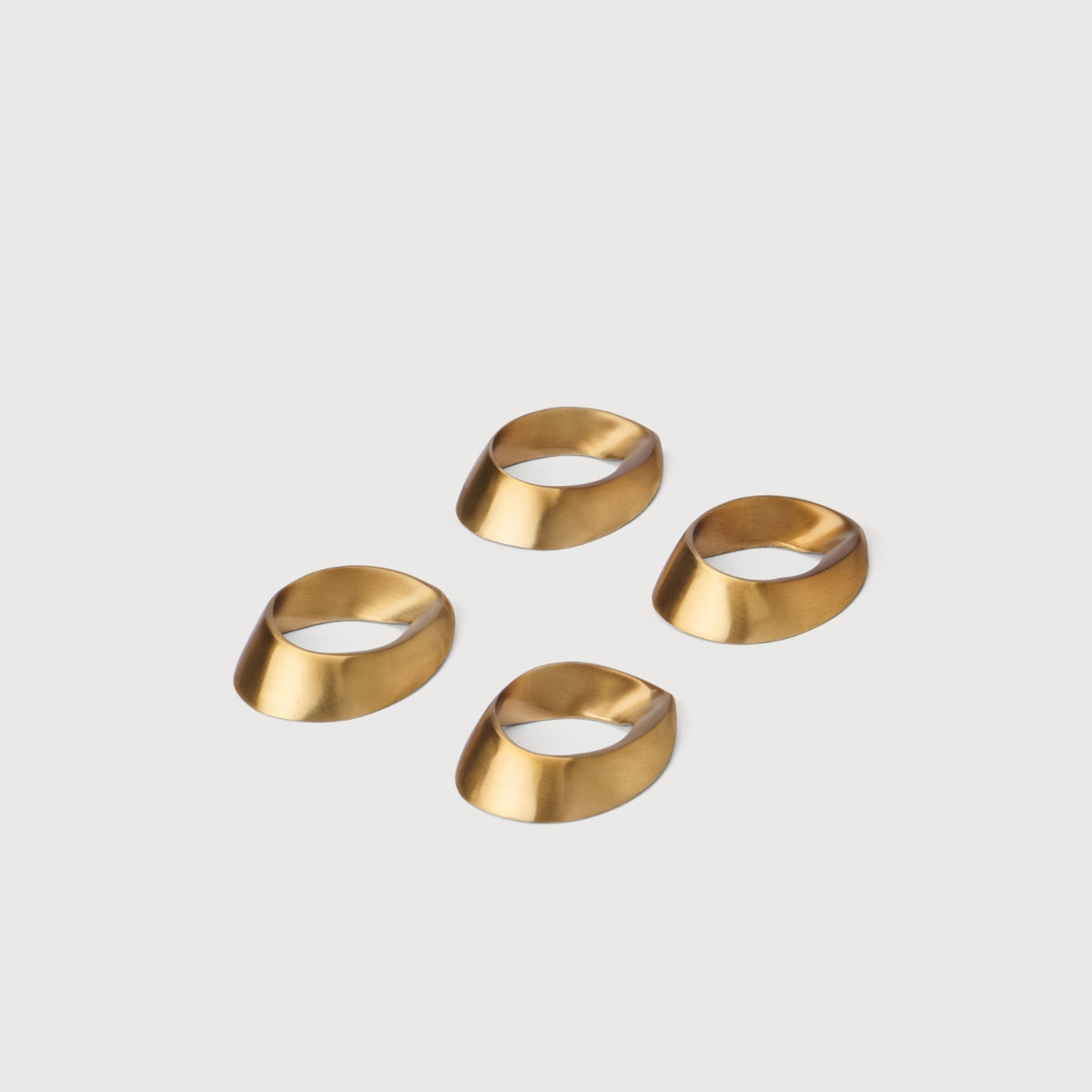 KATE NIXON HOME Infini brass napkin ring with sculptural infinity design