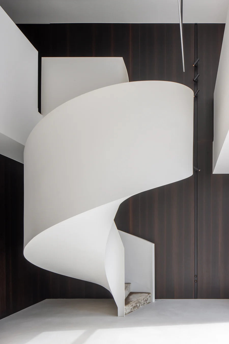 Sophisticated Elegance: Dennis T'Jampens