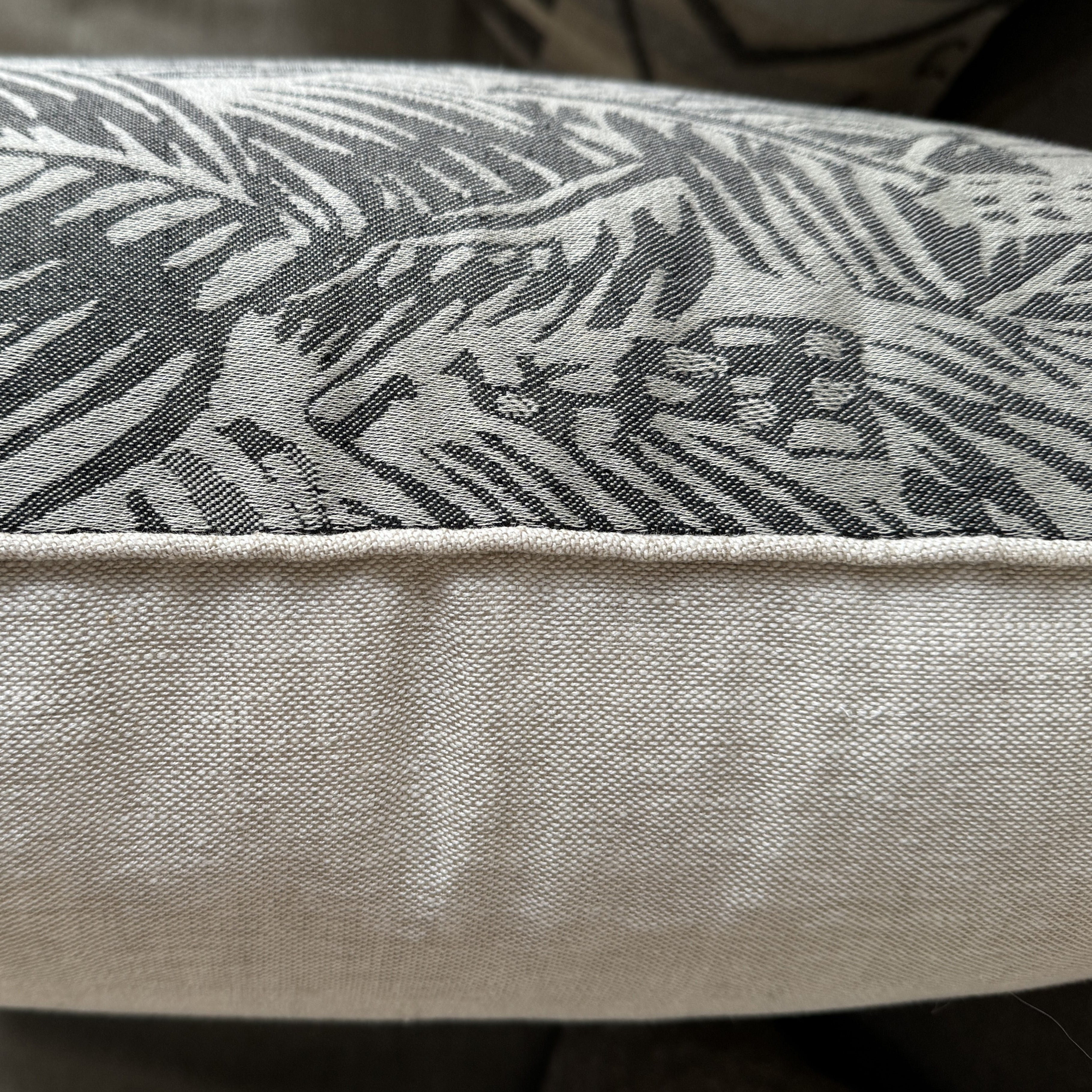 Gauguin Cushion Black Taupe