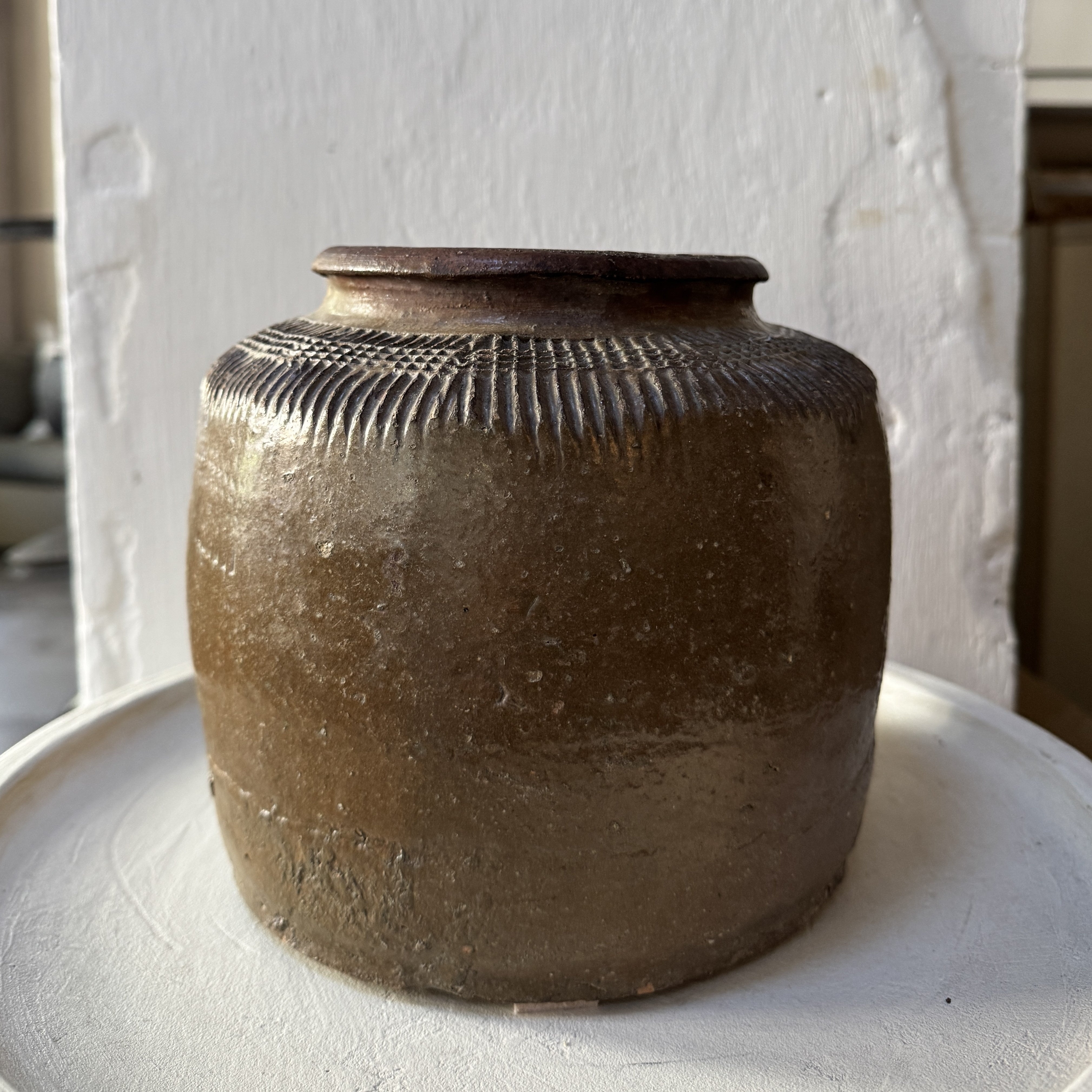 Olive Terracotta Pot Crosshatch Detail