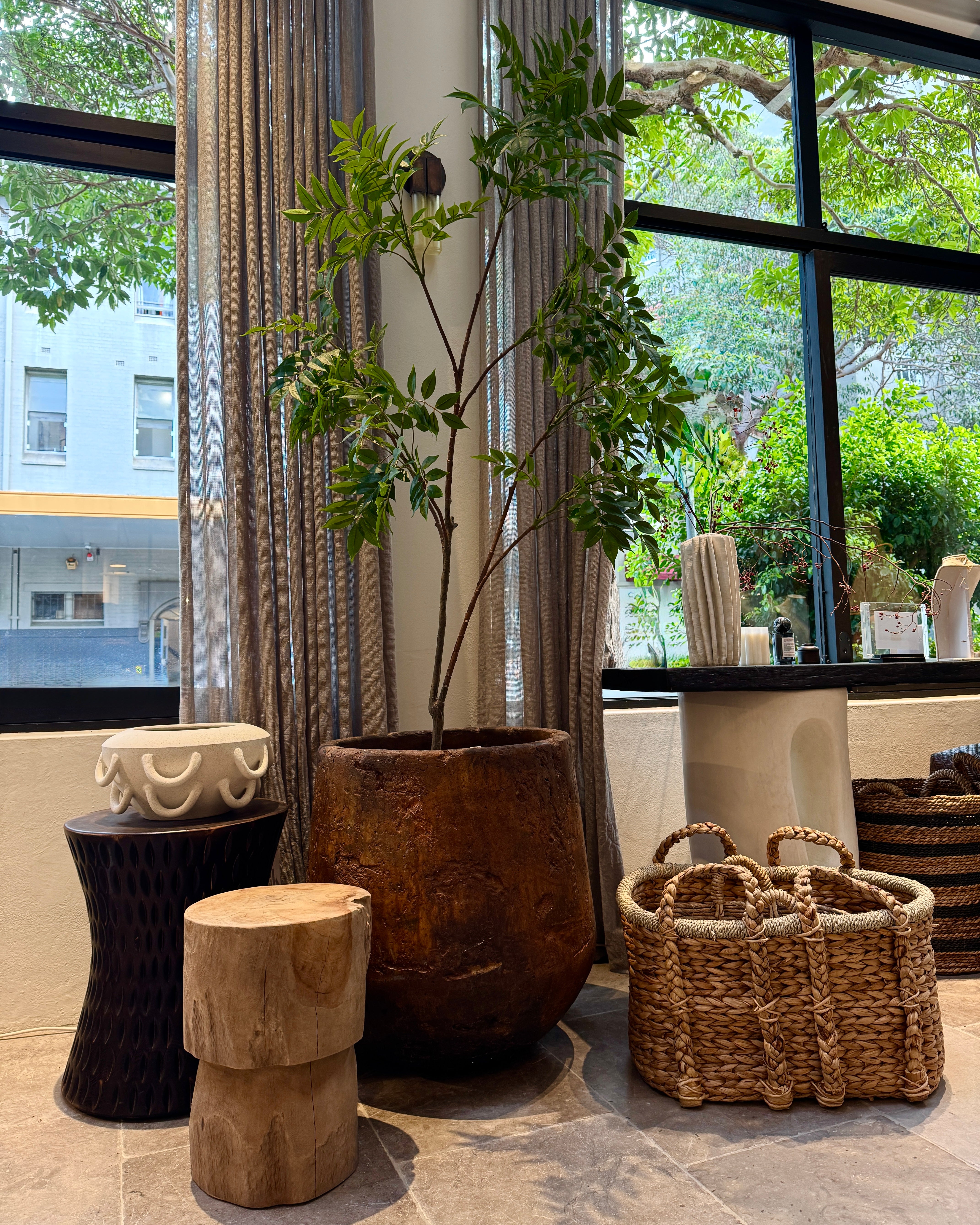 Short Rhyton Planter, Ivory Smoked Concrete