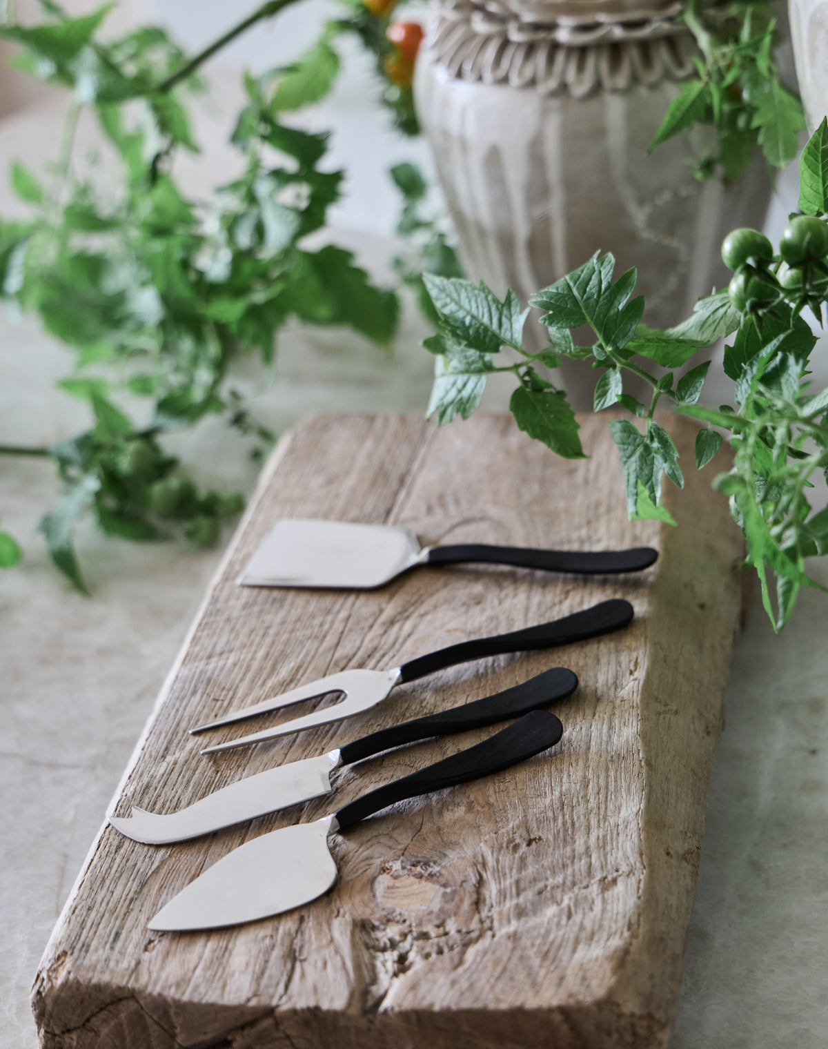 KATE NIXON HOME Valor cheese knives with polished metal blades and sculpted handles