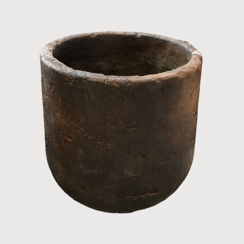 Short Rhyton Planter, Ivory Smoked Concrete