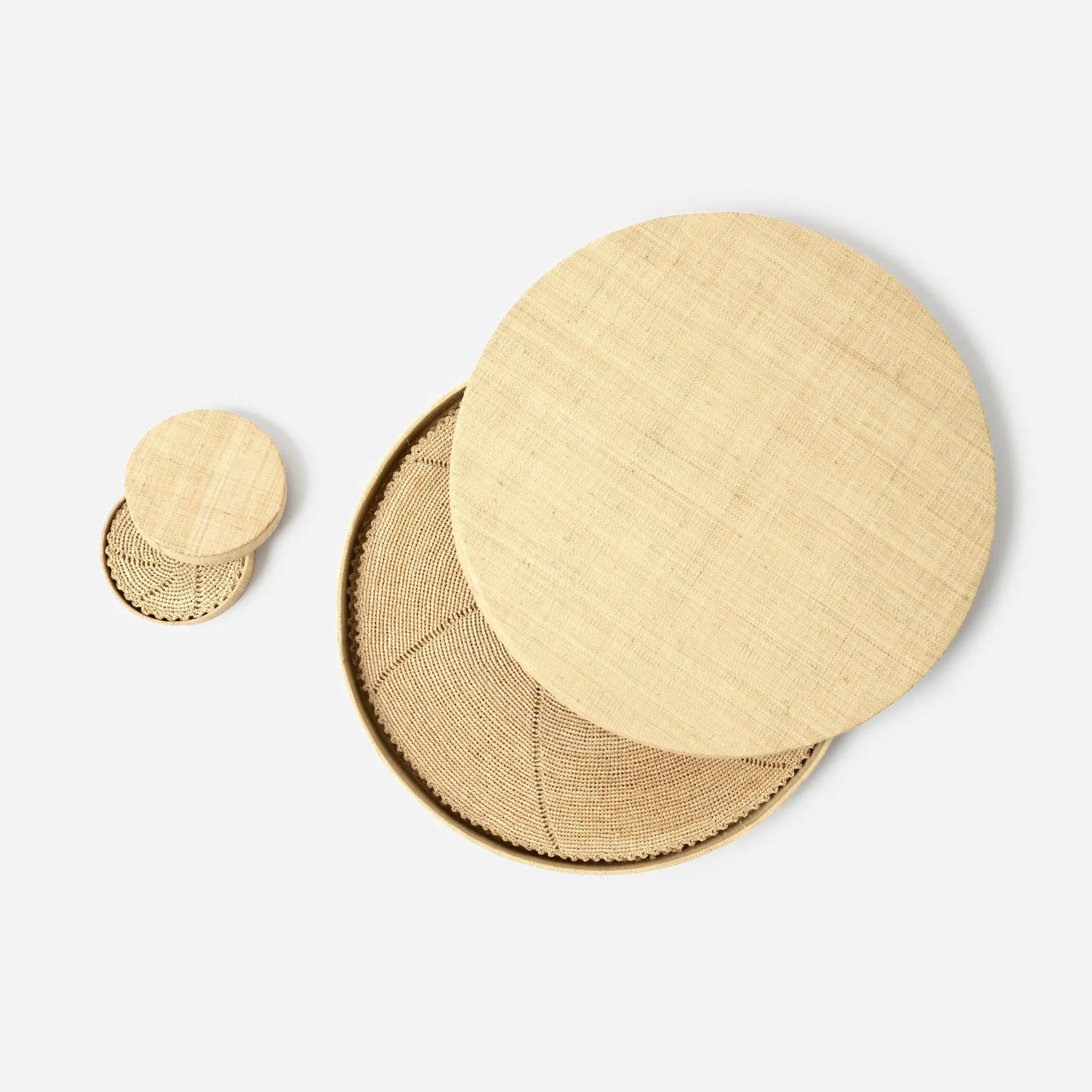 Akora Round Placemat, Set of 8