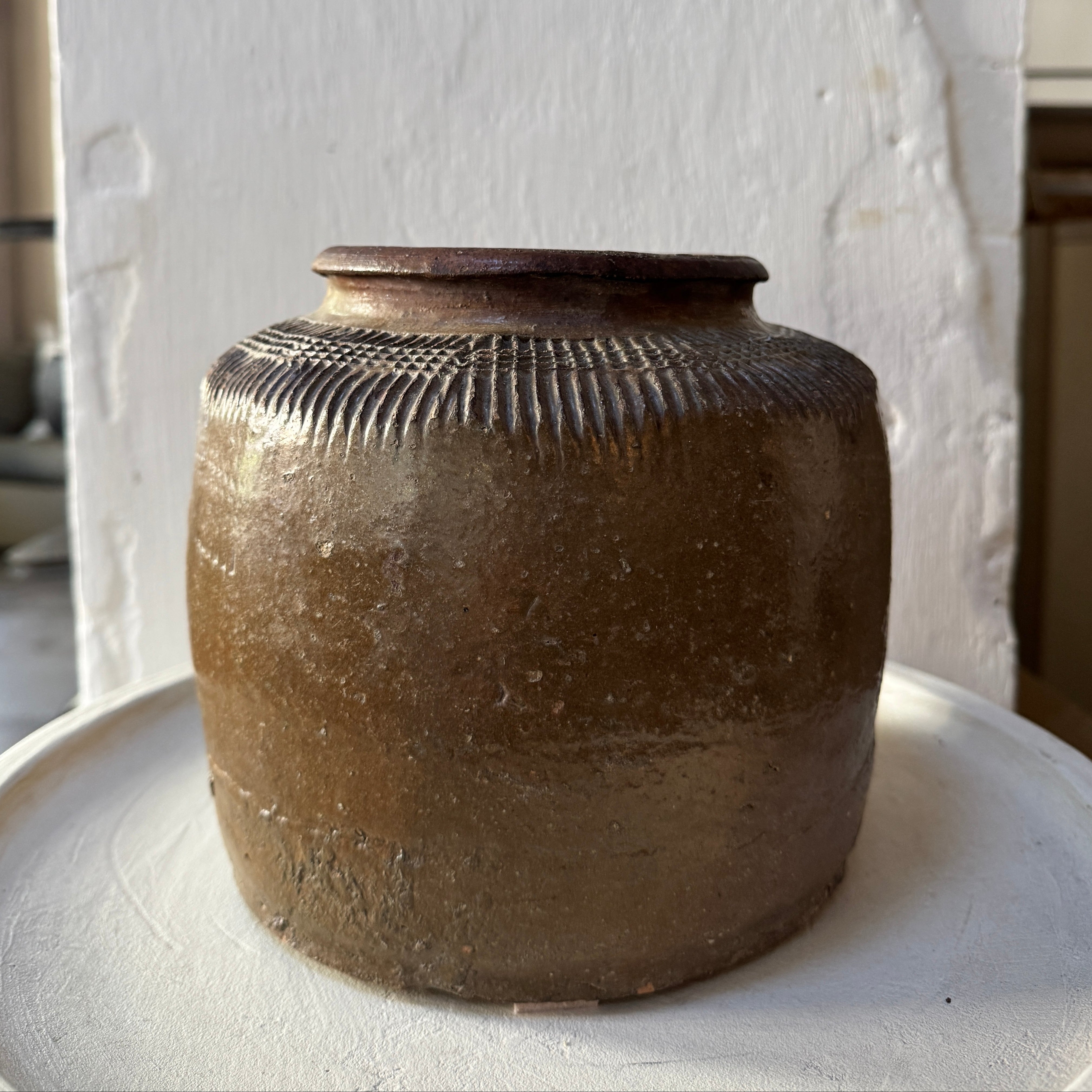 Olive Terracotta Pot Crosshatch Detail